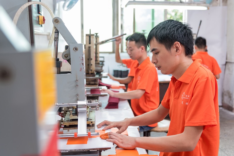 包装盒定制烫金LOGO工艺事项
